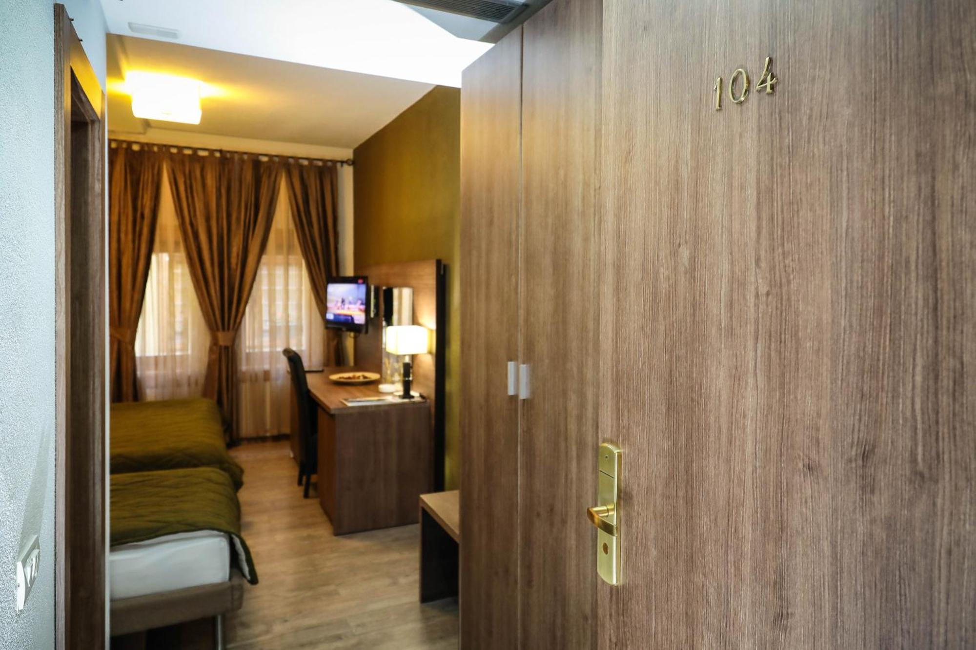 Hotel Carshia E Jupave Gjakova Dış mekan fotoğraf